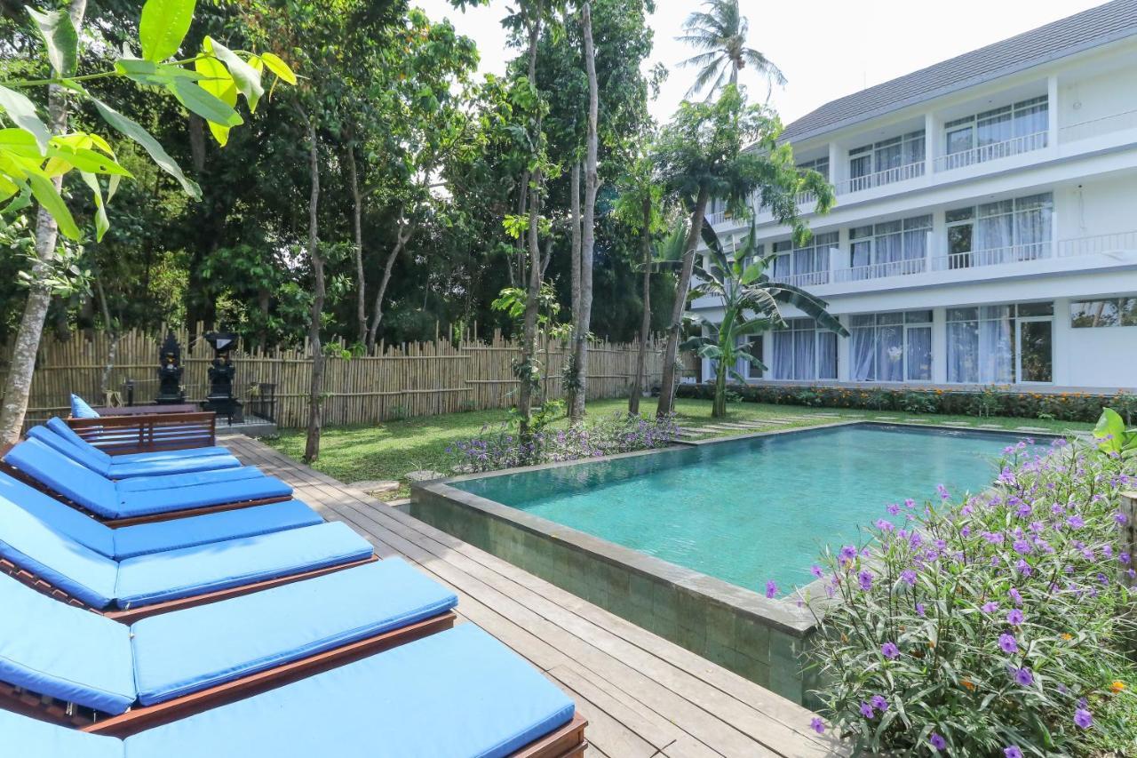 Mahamustika River Side Canggu Hotell Exteriör bild